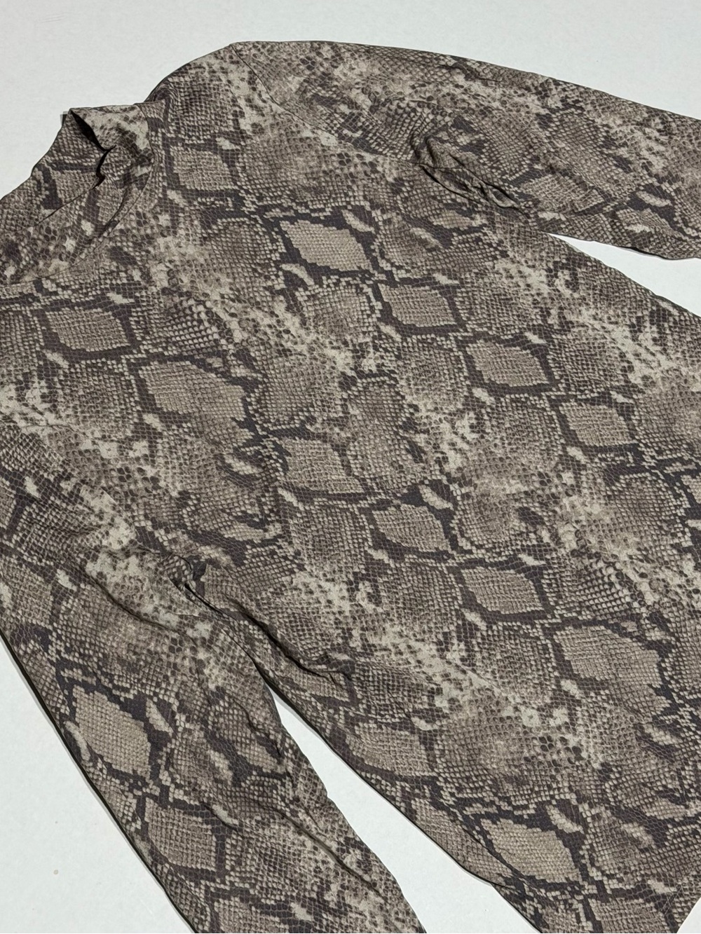Reitmans Brown and Black Snake-Print Mock Neck Top 🐍 - Picture 3 of 6
